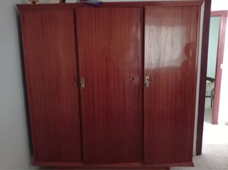 Ropero madera antiguo