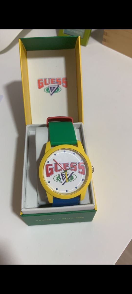 Reloj Guess J Balvin multicolor