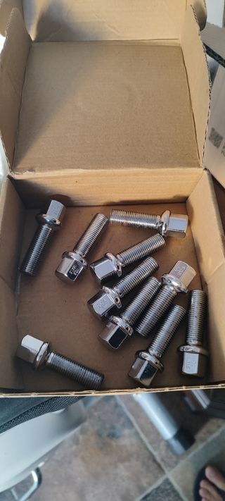 4 Llantas 18" + 10 tornillos