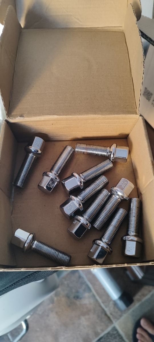 4 Llantas 18" + 10 tornillos