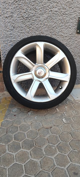 4 Llantas 18" + 10 tornillos