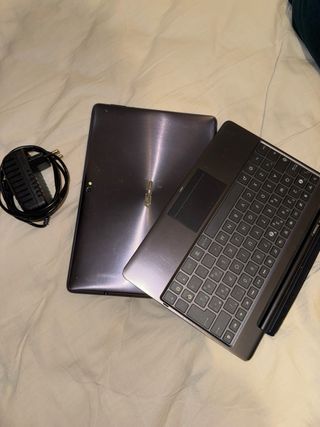 Tablet Asus con teclado - Gris