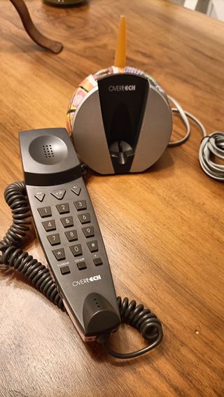 Teléfono retro multicolor