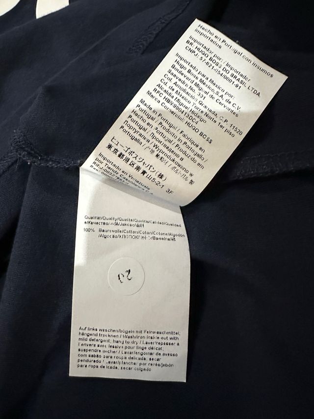 Camiseta Hugo Boss azul marino