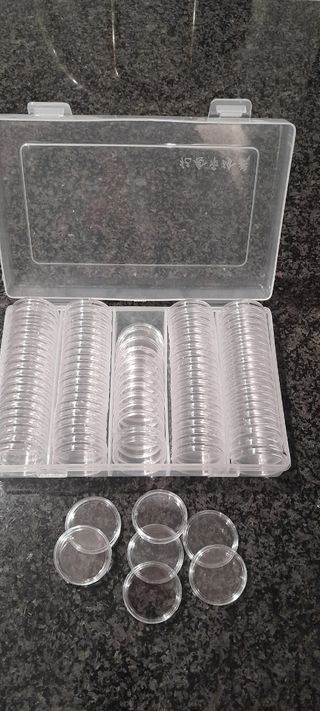 Estuche de monedas con 100 capsulas.