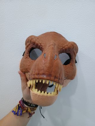 Maschera di dinosauro marrone
