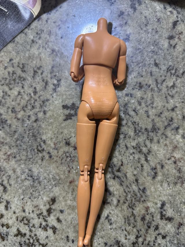 Corpo Barbie Basics Made to Move tall