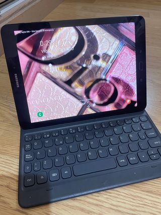Tablet Samsung con teclado - Gris