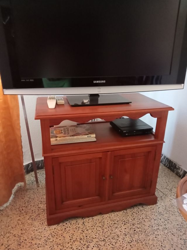 Mesa TV madera provenzal