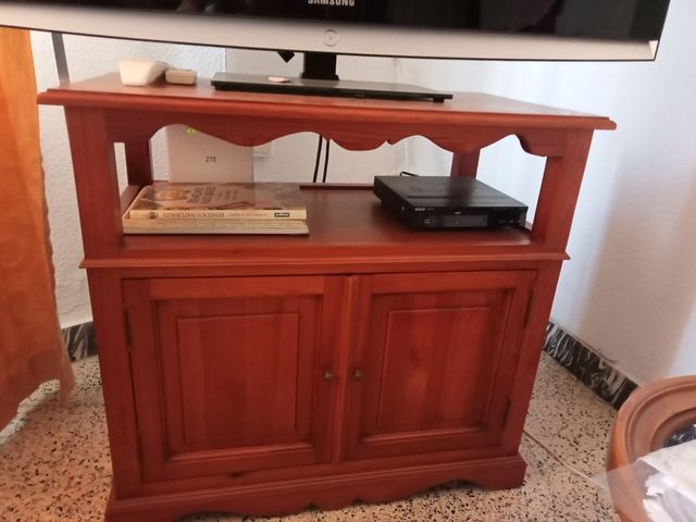 Mesa TV madera provenzal
