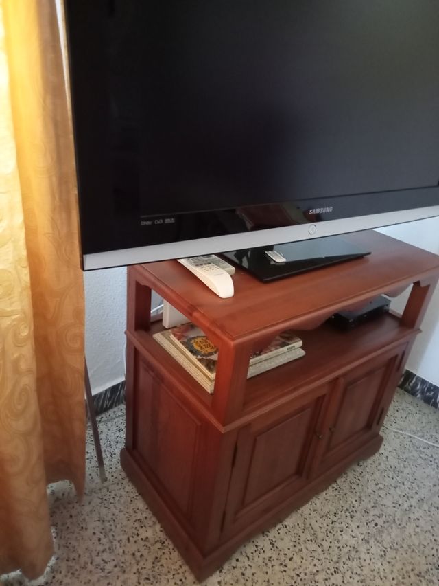 Mesa TV madera provenzal