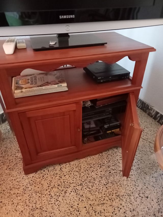 Mesa TV madera provenzal
