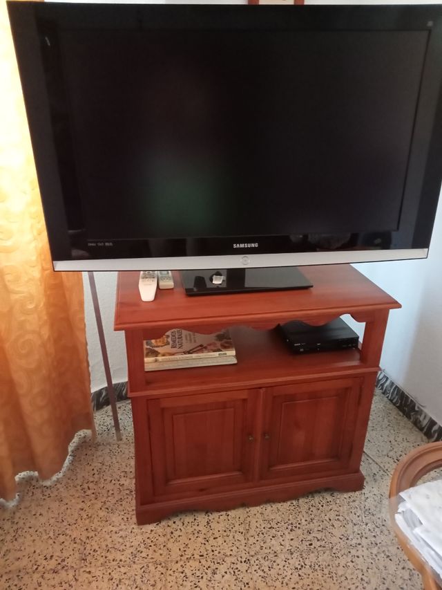 Mesa TV madera provenzal