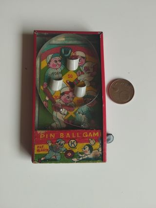 Mini gioco di flipper antico in latta