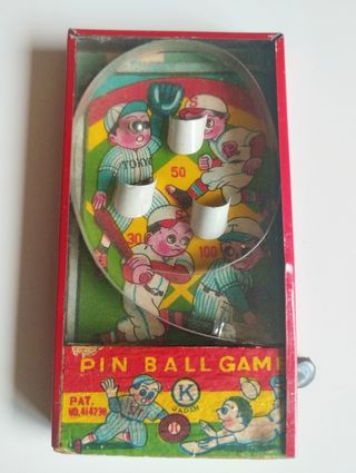 Mini gioco di flipper antico in latta