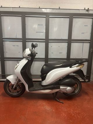 Honda PS 125i blanca