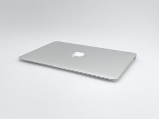 MacBook Air 11" Intel Core i5 1.3GHz 2 núcleos - SSD 256Gb - RAM 4Gb
