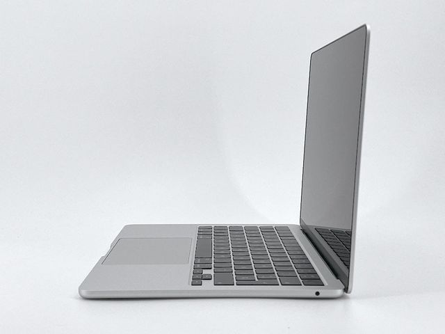 MacBook Air 13" (2022) M2 8 CPU/8 GPU núcleos - Disco 256Gb SSD - RAM 8Gb - Plata
