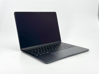 MacBook Air 13" M3 (2024) 8 CPU/8 GPU núcleos - SSD 256GB - 8GB RAM - Medianoche