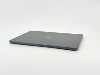 MacBook Air 13" M3 (2024) 8 CPU/8 GPU núcleos - SSD 256GB - 8GB RAM - Medianoche