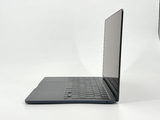 MacBook Air 13" M3 (2024) 8 CPU/8 GPU núcleos - SSD 256GB - 8GB RAM - Medianoche