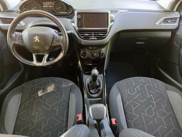 Peugeot 2008 PureTech Signature 60 kW (82 CV)