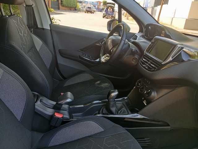 Peugeot 2008 PureTech Signature 60 kW (82 CV)