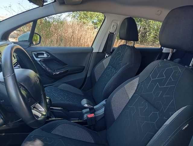 Peugeot 2008 PureTech Signature 60 kW (82 CV)