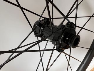 Rueda delantera 50mm Carbono