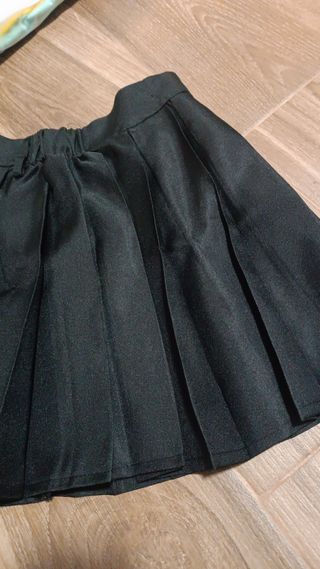 Falda negra cosplay
