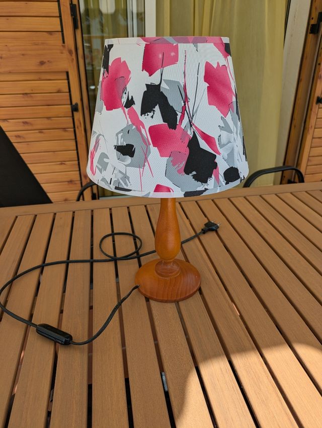 Lámpara sobremesa vintage.
