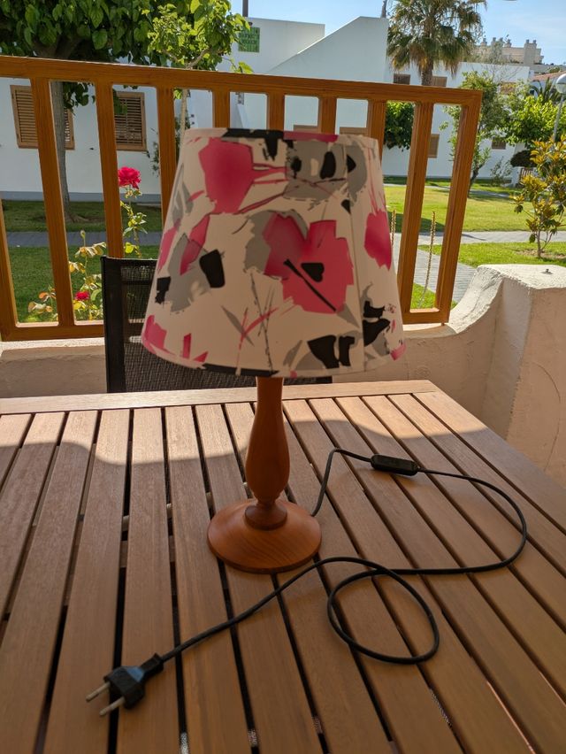 Lámpara sobremesa vintage.
