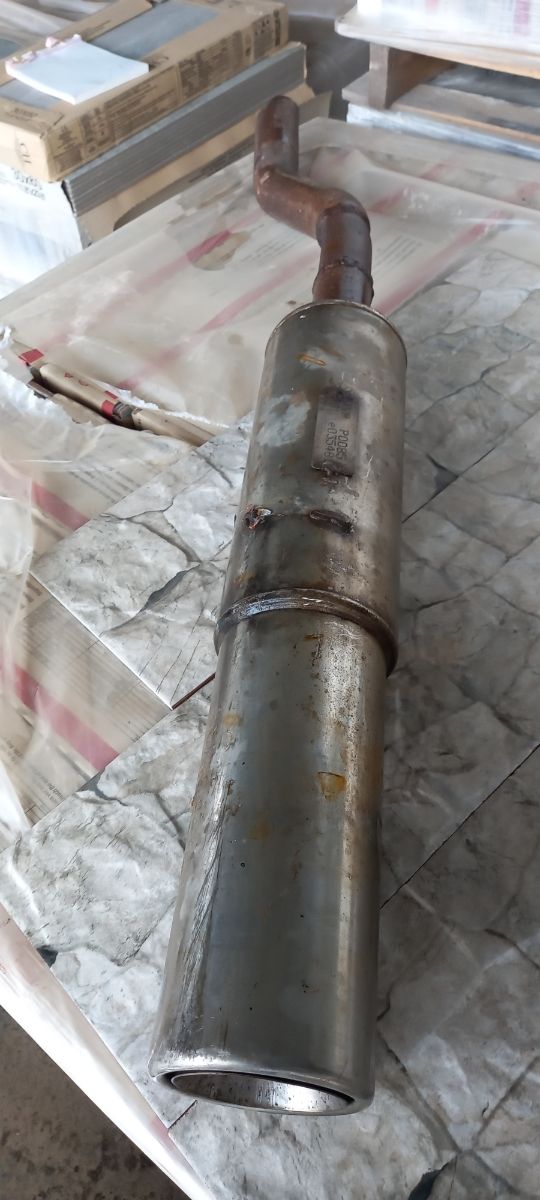 Tubo escape coche usado