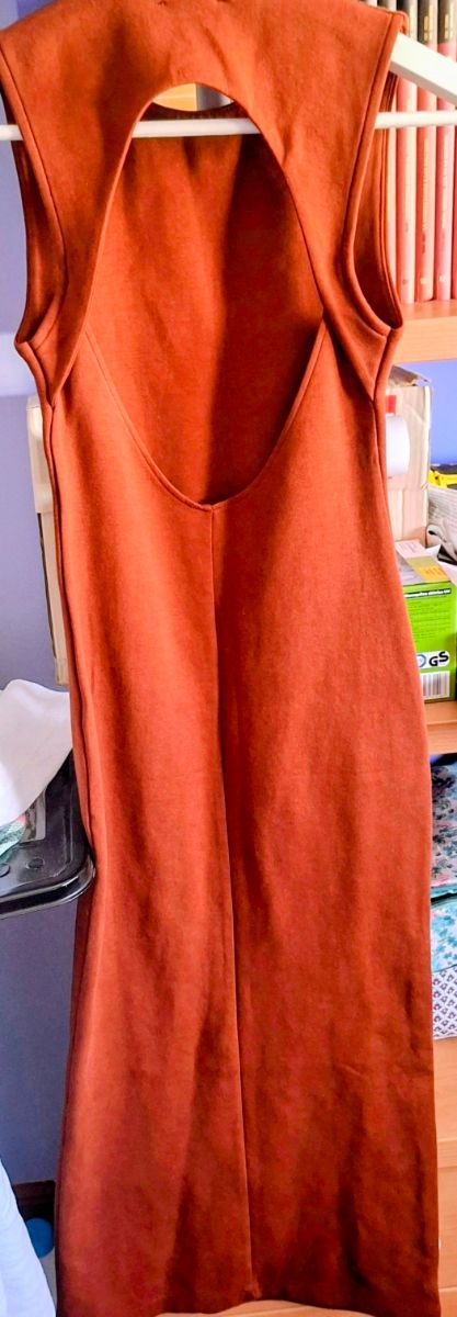 Vestido ajustado castanho Zara