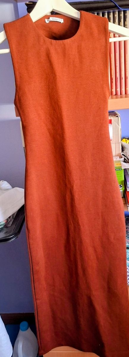 Vestido ajustado castanho Zara