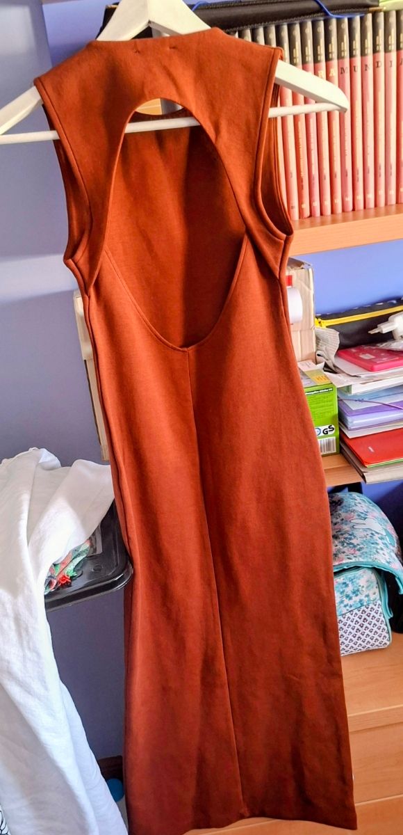 Vestido ajustado castanho Zara