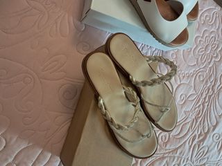  Sandalias piel las 2 . 40€ plata talla 41 gel 