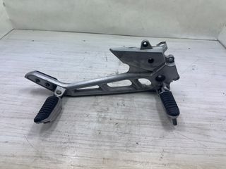 Soporte estribera derecha Suzuki GSR 600 (2007)