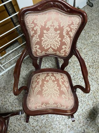 2 sillas Mecedoras Isabelinas clásicas caoba