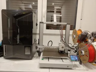 Impresión 3D resina y PLA. Saturn 12k y Bambu Lab