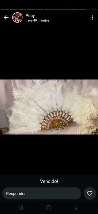 Abanico plumas blanco dorado
