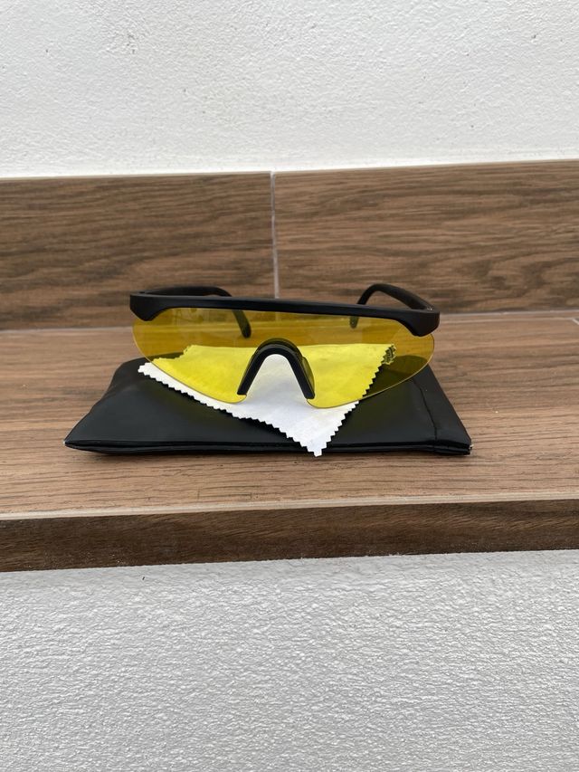 Gafas deportivas amarillas