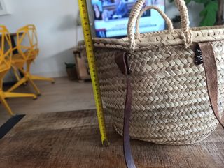 Cesto de paja con asas  de cuero