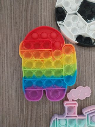 4 Pop it! Gioco sensoriale