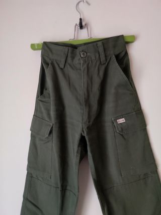 Pantalones cargo verde militar, talla 32