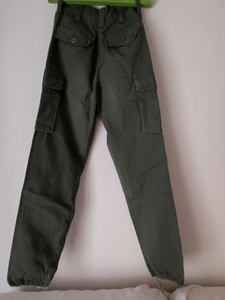 Pantalones cargo verde militar, talla 32
