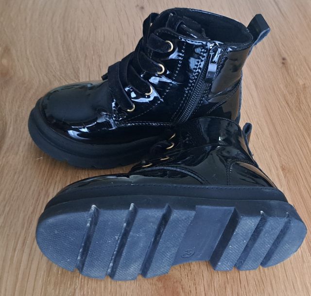 Botas niña charol negras T-24