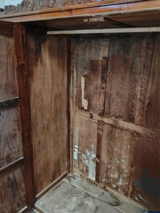 Armario antiguo de madera