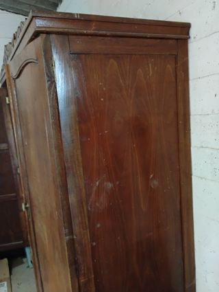 Armario antiguo de madera