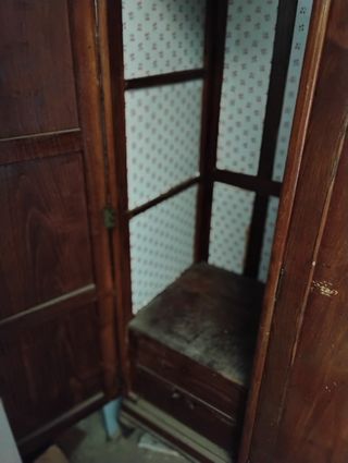 Armario antiguo de madera